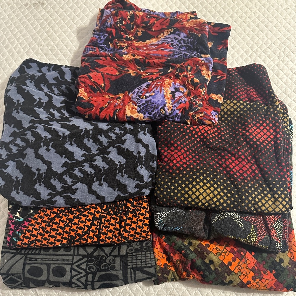 7 pairs of Lu La Roe Leggings